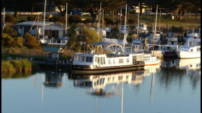 Swamp Fox luxury 2BR Dutch Barge Currency Creek